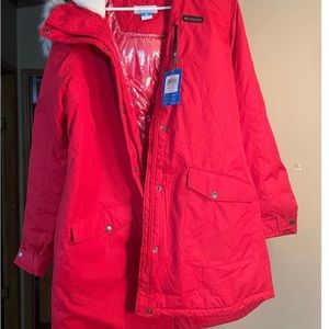 Columbia women’s nwt red coat with hood Xl